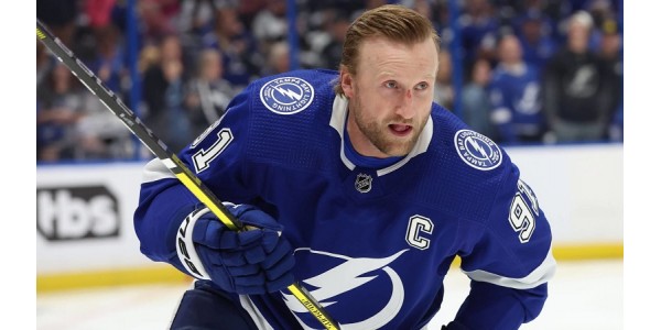 Tampa Bay Lightning se nerozhodla včas znovu podepsat kapitána Stevena Stamkose Tampa Bay Lightning se nerozhodla včas znovu podepsat kapitána Stevena Stamkose